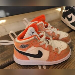 NIKE AIR FORCE 1 SZ 6C VGUC ORANGE WHITE BLACK accents leather hi top sneakers